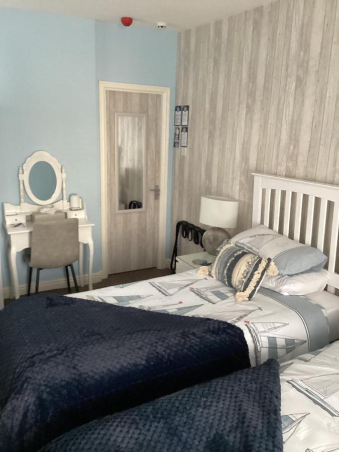 Bed and Breakfast By The Seaside Blackpool Exterior foto