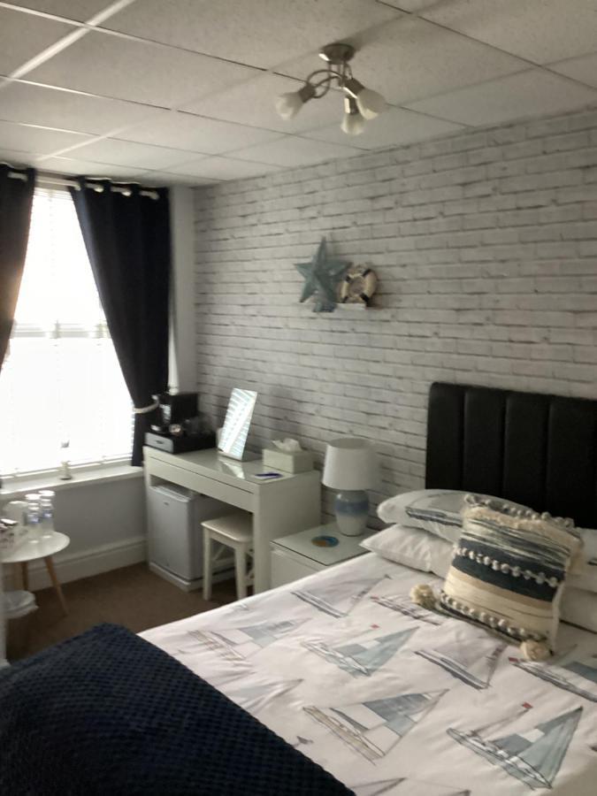 Bed and Breakfast By The Seaside Blackpool Exterior foto